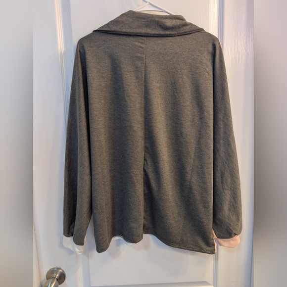 NWOT BiBi Color Block Quarter Neck Short Dolan Sleeve Top Sz L - Picture 3 of 6